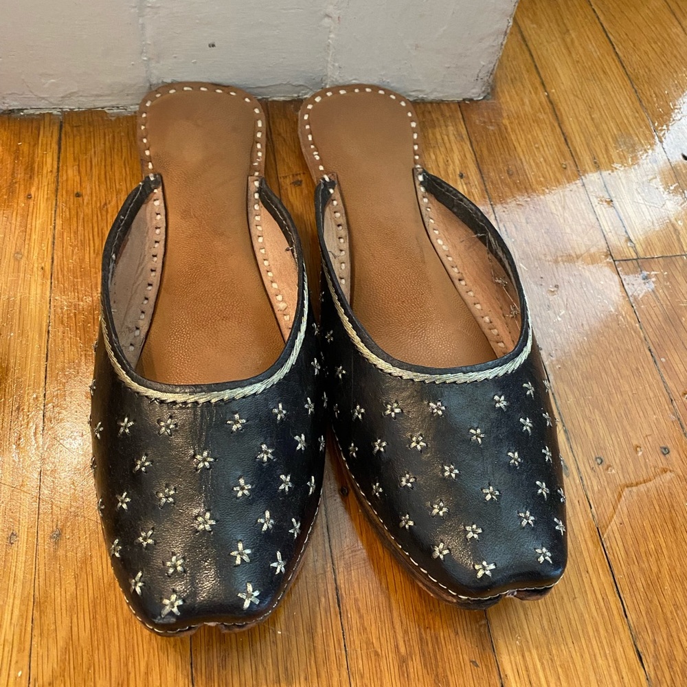 Leather mules/babouche slippers